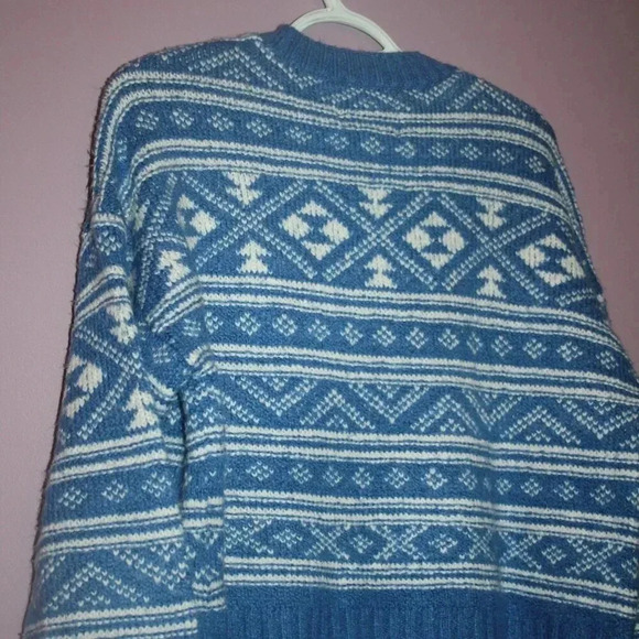 American Eagle Crew Sweater Medium - Picture 10 of 13